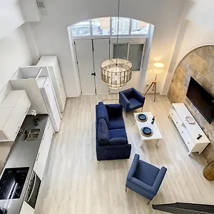 Apartcity Triana , Sevilla España